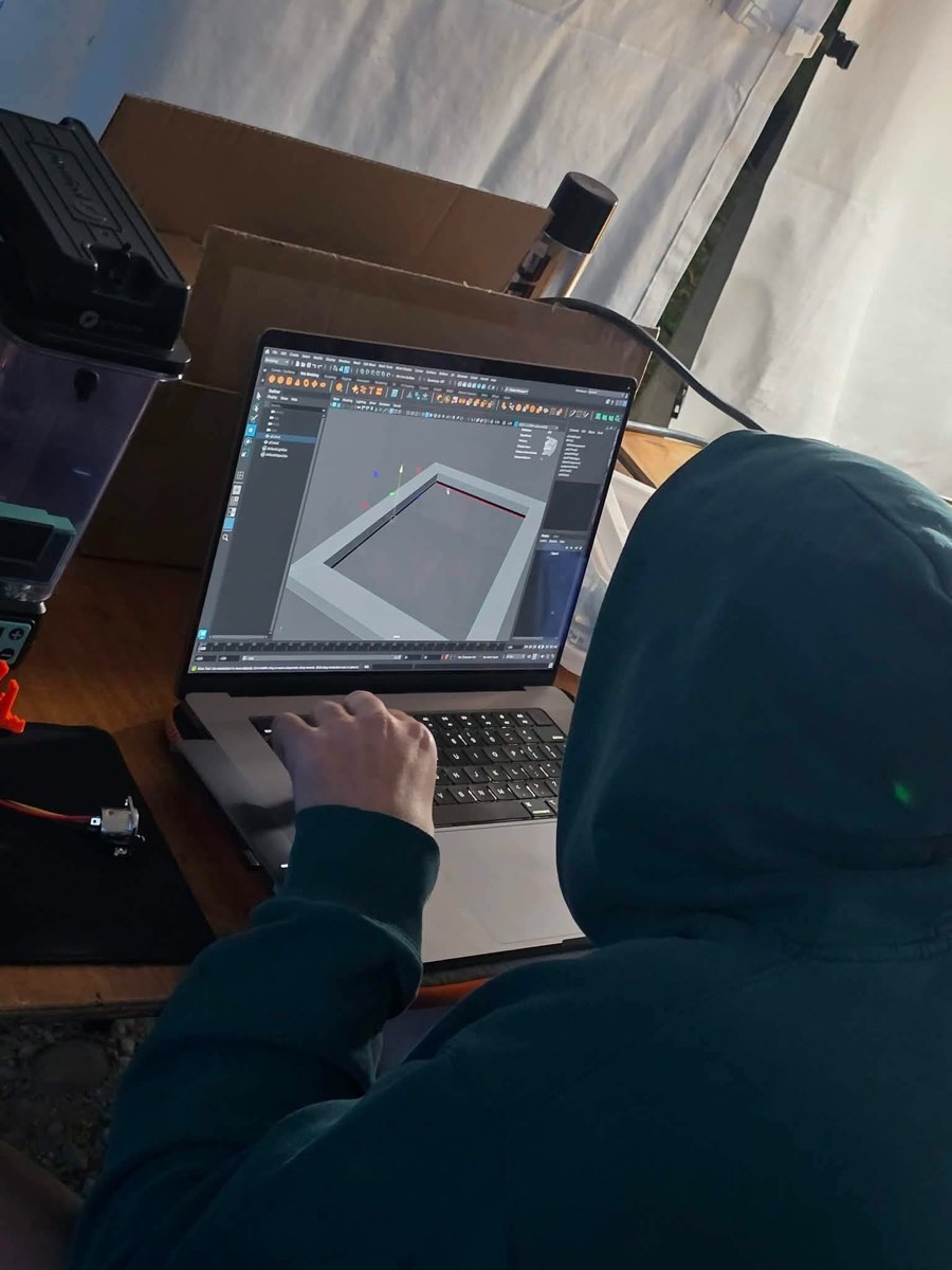 Modelling a custom part on a laptop in the festival environment